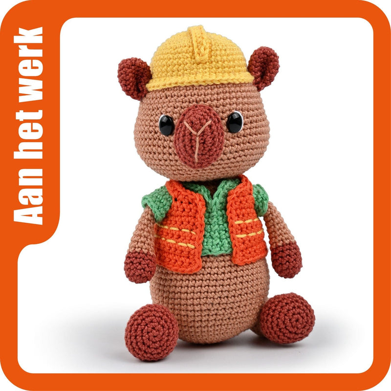 CuteDutch Garenpakketten Garenpakket: Bouwvakker Cees Capibara (Coral)